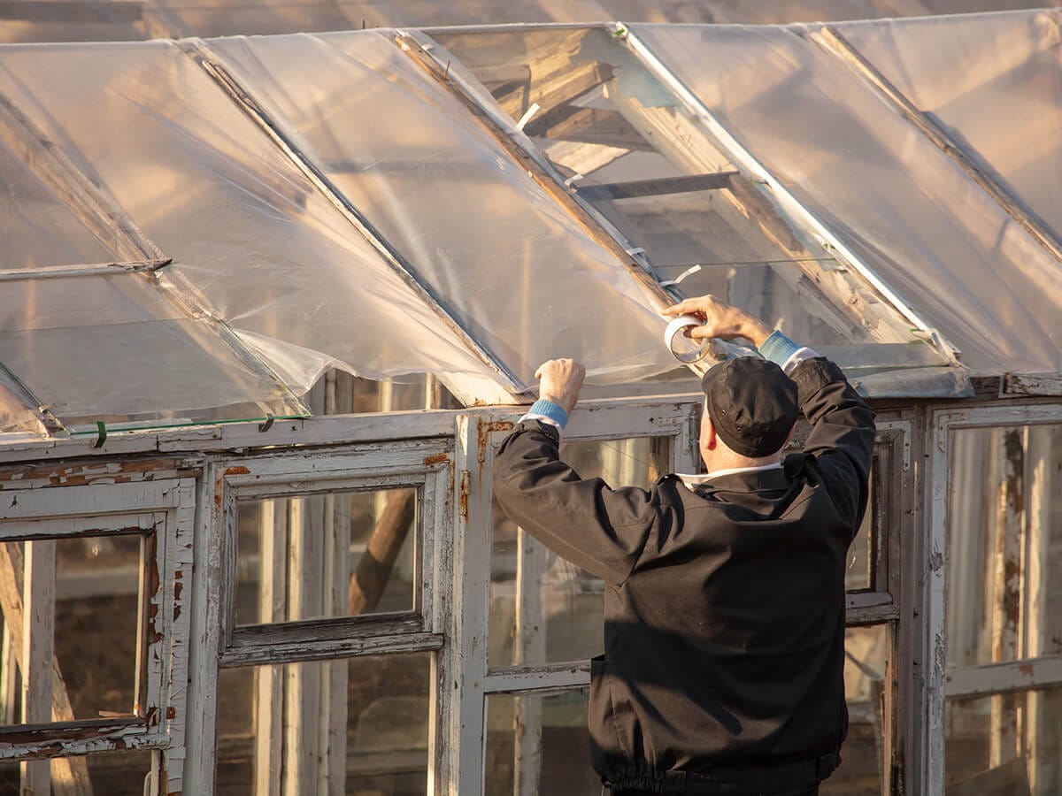 5 Möglichkeiten das Gewächshaus im Winter optimal zu nutzen Reparaturen am Gewaechshaus durchfuehren Reparaturen am Gewaechshaus durchfuehren